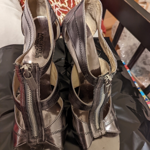 heels - Picture 2 of 6